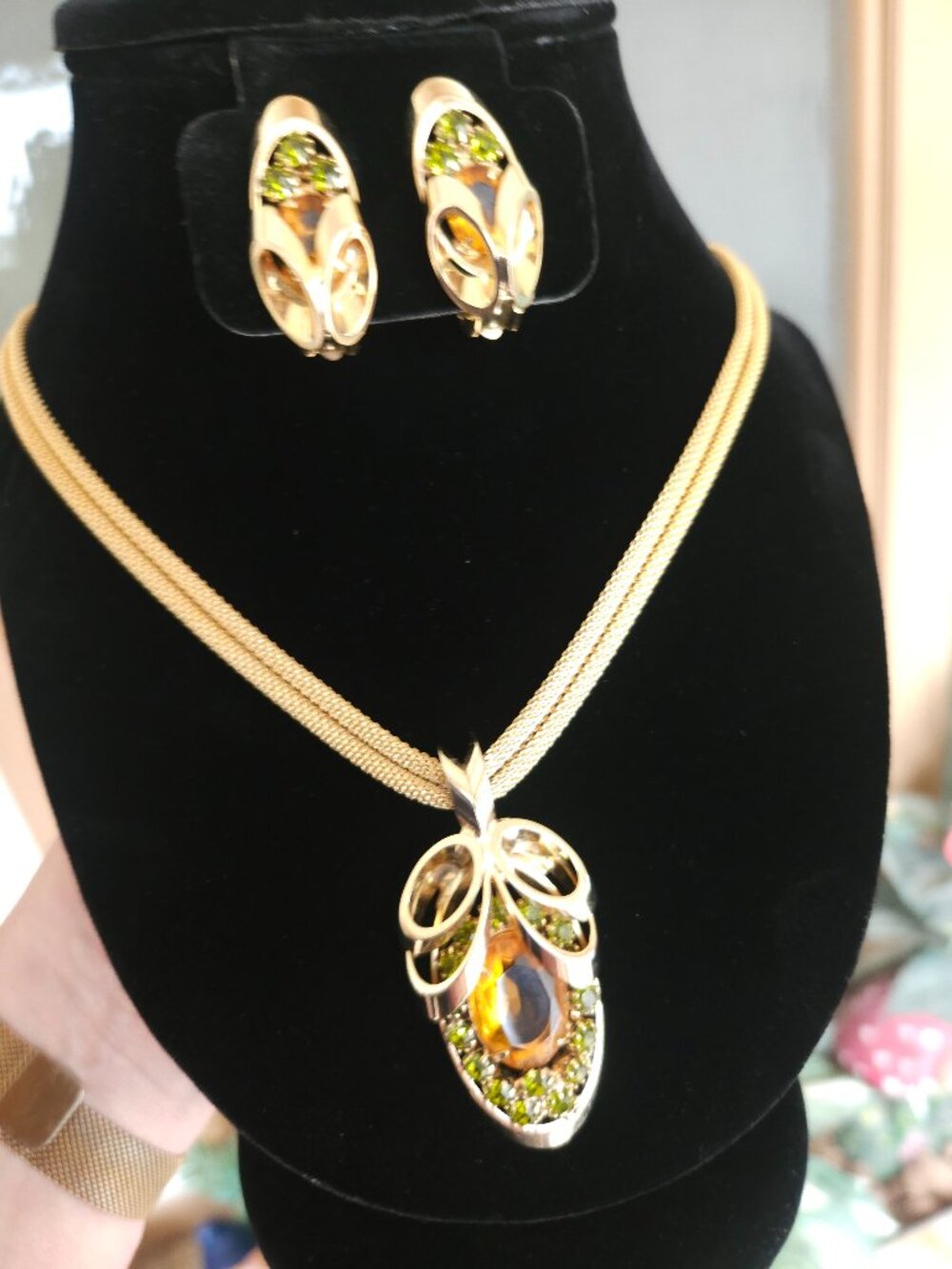 Vintage Rhinestone and Mesh Pendant Necklace & Earring Set